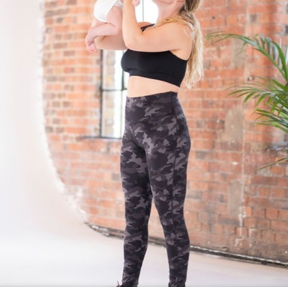 Seraphine maternity & postpartum camo Leggings - Picture 4 of 9